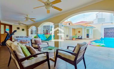 Casa de Venta con Piscina en La Carolina, Machala