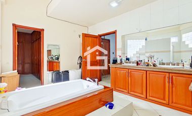 Casa de Venta con Piscina en La Carolina, Machala