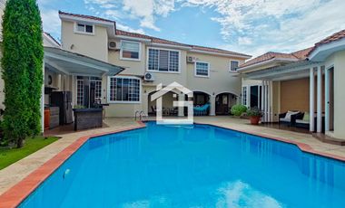 Casa de Venta con Piscina en La Carolina, Machala