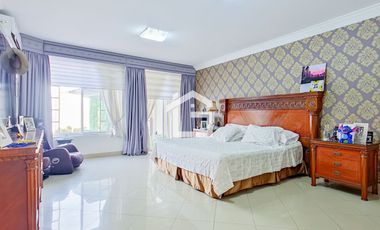 Casa de Venta con Piscina en La Carolina, Machala