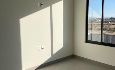 Casa en venta Nueva, San Mateo Atenco. EDOMEX, Fraccionamiento la Esmeralda. para estrenar y acabados de lujo.