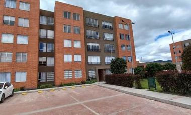 AMPLIO APARTAMENTO VENDO