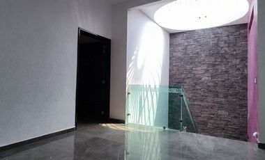 Casa en Renta en Jardines de la Paz: Jacuzzi, Estudio y Recámara en Planta Baja