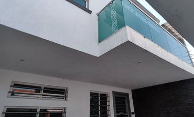 Casa en Renta en Jardines de la Paz: Jacuzzi, Estudio y Recámara en Planta Baja