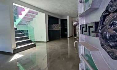 Casa en Renta en Jardines de la Paz: Jacuzzi, Estudio y Recámara en Planta Baja