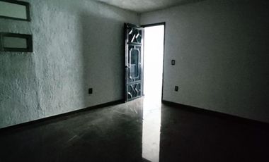 Casa en Renta en Jardines de la Paz: Jacuzzi, Estudio y Recámara en Planta Baja