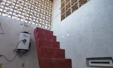 Casa en Renta en Jardines de la Paz: Jacuzzi, Estudio y Recámara en Planta Baja