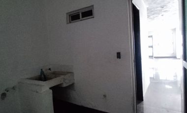 Casa en Renta en Jardines de la Paz: Jacuzzi, Estudio y Recámara en Planta Baja