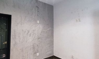 Casa en Renta en Jardines de la Paz: Jacuzzi, Estudio y Recámara en Planta Baja