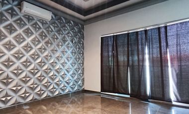 Casa en Renta en Jardines de la Paz: Jacuzzi, Estudio y Recámara en Planta Baja