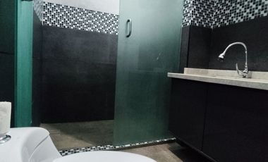 Casa en Renta en Jardines de la Paz: Jacuzzi, Estudio y Recámara en Planta Baja