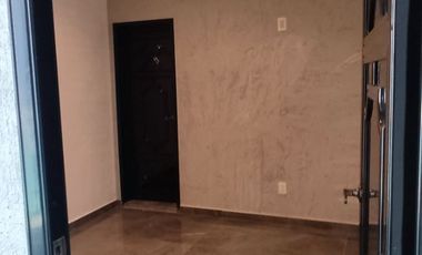 Casa en Renta en Jardines de la Paz: Jacuzzi, Estudio y Recámara en Planta Baja