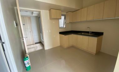 3 Bedroom Condo For Sale in BGC North Across Uptown Mall Rent To Own 5% Move-in
