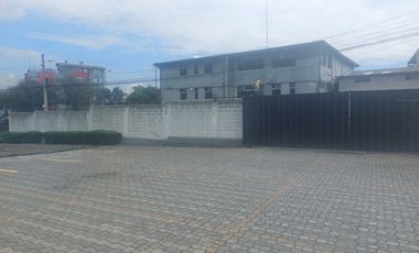 SE VENDE GRAN PROPIEDAD UBICADA EN AVENIDA GALO PLAZA CON USOS MULTIPLES