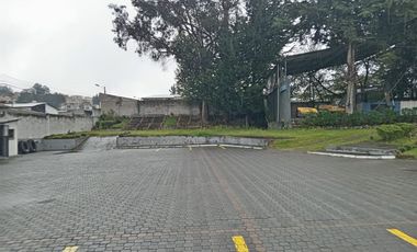SE VENDE GRAN PROPIEDAD UBICADA EN AVENIDA GALO PLAZA CON USOS MULTIPLES