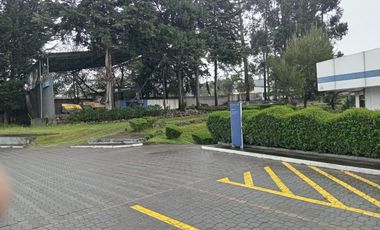 SE VENDE GRAN PROPIEDAD UBICADA EN AVENIDA GALO PLAZA CON USOS MULTIPLES