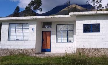 Venta de casa de campo con terreno en Otavalo sector Agato Yaculoma, 3.951 m2