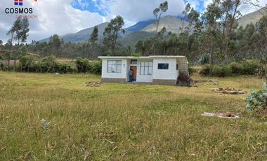 Venta de casa de campo con terreno en Otavalo sector Agato Yaculoma, 3.951 m2