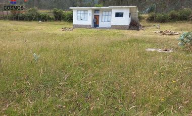 Venta de casa de campo con terreno en Otavalo sector Agato Yaculoma, 3.951 m2