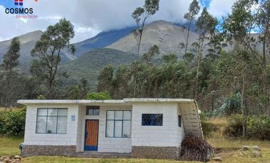 Venta de casa de campo con terreno en Otavalo sector Agato Yaculoma, 3.951 m2