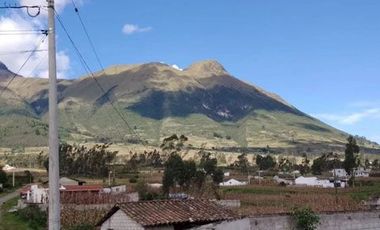 Venta de casa de campo con terreno en Otavalo sector Agato Yaculoma, 3.951 m2