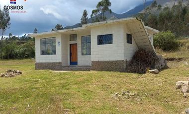 Venta de casa de campo con terreno en Otavalo sector Agato Yaculoma, 3.951 m2
