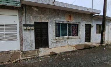 Casa con terreno en venta para remodelar Col. Cristóbal Colón en Veracruz, Ver
