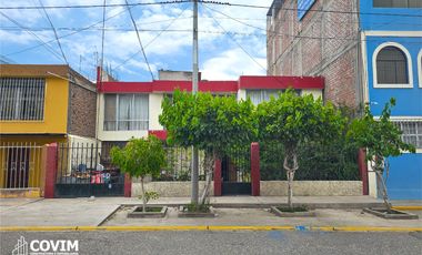 EN VENTA CASA COMO TERRENO · A CUADRAS DE LA ENTRADA DE SOCABAYA