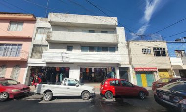 Local comercial y 5 departamentos en venta en zona centro.