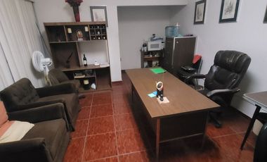 Local comercial y 5 departamentos en venta en zona centro.