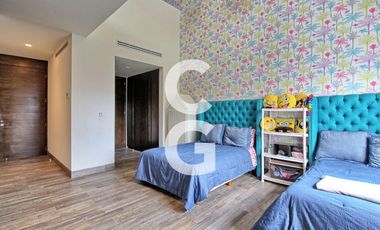 Casa en Venta en Cancun en Residencial Villa Magna Con Amplio Jardin