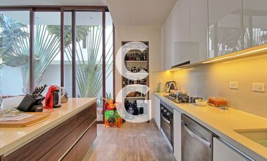 Casa en Venta en Cancun en Residencial Villa Magna Con Amplio Jardin