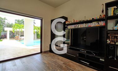 Casa en Venta en Cancun en Residencial Villa Magna Con Amplio Jardin