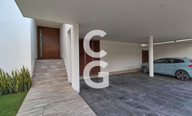 Casa en Venta en Cancun en Residencial Villa Magna Con Amplio Jardin