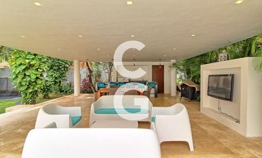 Casa en Venta en Cancun en Residencial Villa Magna Con Amplio Jardin