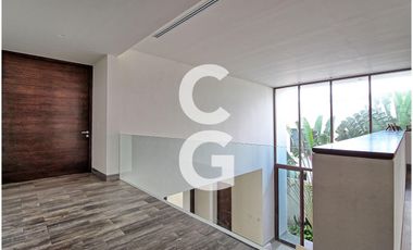Casa en Venta en Cancun en Residencial Villa Magna Con Amplio Jardin