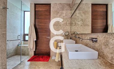 Casa en Venta en Cancun en Residencial Villa Magna Con Amplio Jardin