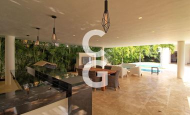 Casa en Venta en Cancun en Residencial Villa Magna Con Amplio Jardin