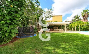 Casa en Venta en Cancun en Residencial Villa Magna Con Amplio Jardin