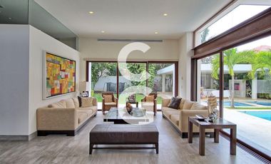 Casa en Venta en Cancun en Residencial Villa Magna Con Amplio Jardin