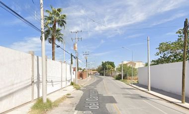 Hermosa y amplia casa en remate en la Col. Campestre la Rosita, Torreón, Coahuila!