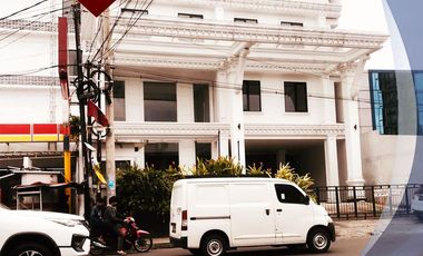 Hotel di Jalan Raya Jatiwaringin, Jaticempaka, Pondok Gede Kota Bekasi