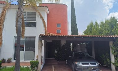 Casa en venta con amenidades en San Jardines de San  Carlos Puebla