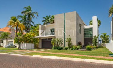 Casa en Venta, Isla Dorada Residencial, Cancún Quintana Roo.