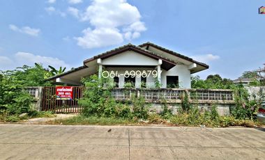 Land for sale, Tiwanon, Khaerai, Muang Nonthaburi, 388 sq m, already filled, next to 2 roads, Soi Tiwanon 44 and Tiwanon 46, in the heart of the community. Near the Pink Line ---, 250 meters from the main road, selling cheaply for 25.22 million.