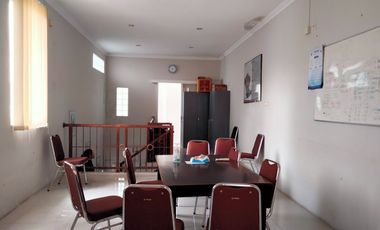 3-storey shophouse on Jalan Lowanu, Brontokusuman Mergangsan, Yogyakarta.