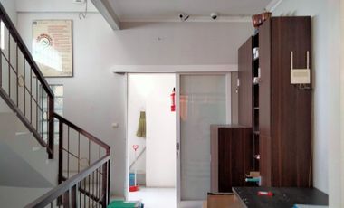 3-storey shophouse on Jalan Lowanu, Brontokusuman Mergangsan, Yogyakarta.