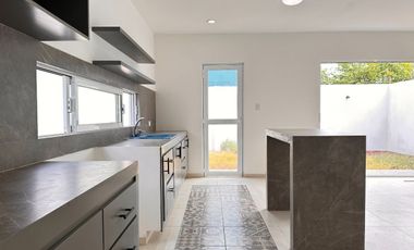 CASA NUEVA EN VENTA CON AMPLIO JARDIN EN BOCA DEL RIO