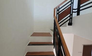 Rumah Disewakan Bringin Sambikerep Surabaya 2 Lantai Full Furnish Bangunan Baru Gress