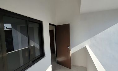 Rumah Disewakan Bringin Sambikerep Surabaya 2 Lantai Full Furnish Bangunan Baru Gress